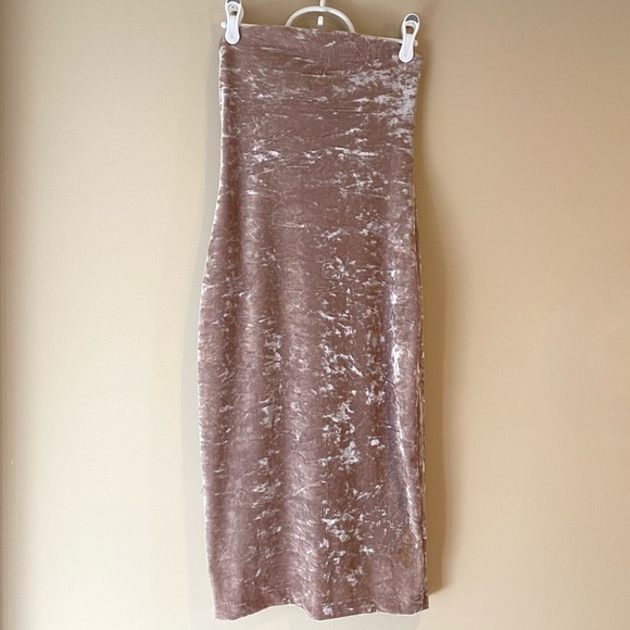 UO Silence + Noise Selah Crushed Velvet Midi Dress - Picture 6 of 9